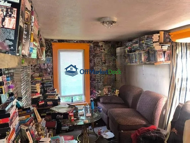 Off-market house in Lansing, Michigan — 3 beds, 1 bath, $60,000 — photo 5 of 8