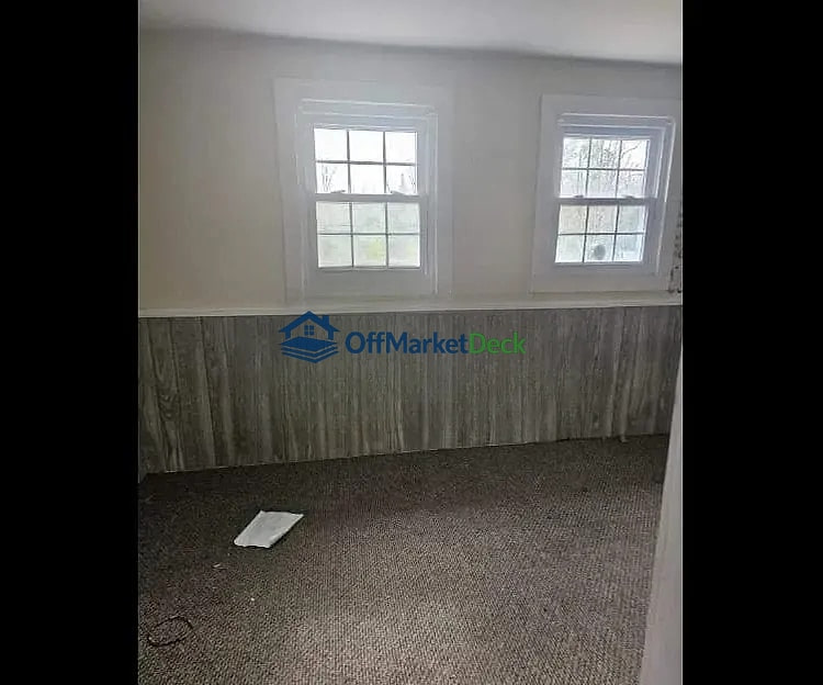Off-market house in Brant Lake, New York — 2 beds, 1 bath, $125,000 — photo 5 of 8