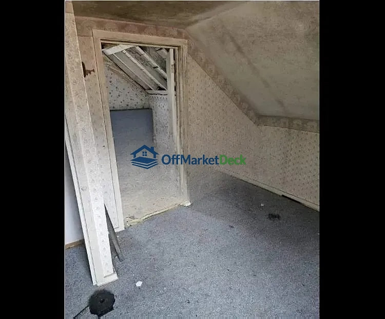 Off-market house in Brant Lake, New York — 2 beds, 1 bath, $125,000 — photo 3 of 8