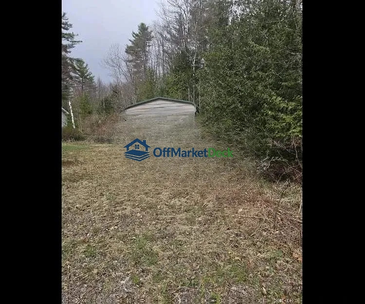 Off-market house in Brant Lake, New York — 2 beds, 1 bath, $125,000 — photo 8 of 8
