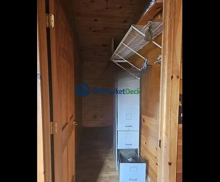 Off-market house in Brant Lake, New York — 2 beds, 1 bath, $125,000 — photo 4 of 8
