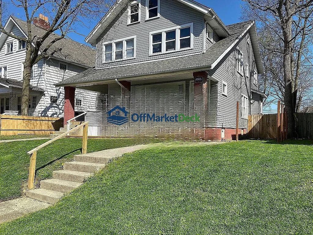Off-market multi family in Columbus, Ohio — 6 beds, 2 baths, $95,000 - Blurred background Image