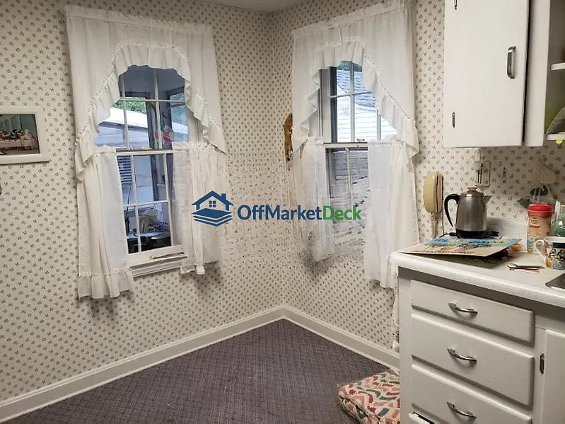 Off-market house in Youngstown, Ohio — 4 beds, 1.5 baths, $120,000 — photo 4 of 5