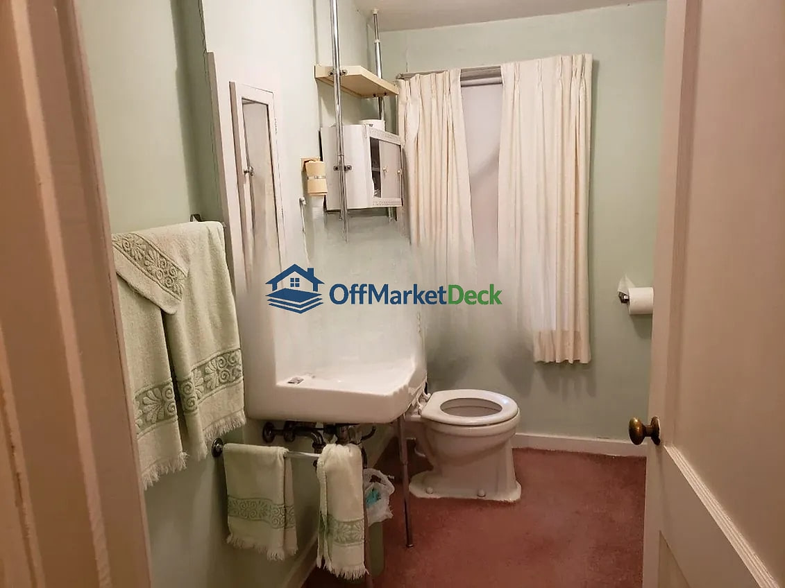 Off-market house in Youngstown, Ohio — 4 beds, 1.5 baths, $120,000 — photo 5 of 5