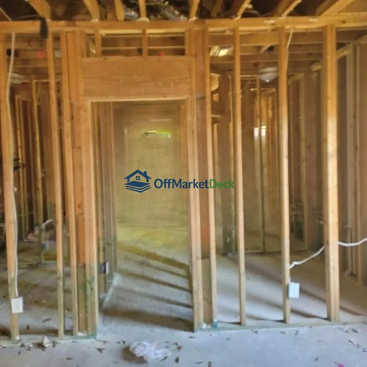 Off-market house in Mobile, Alabama — 4 beds, 2 baths, $210,000 — photo 6 of 8