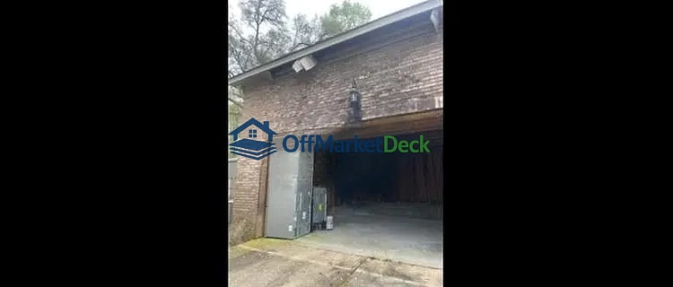 Off-market house in Mobile, Alabama — 4 beds, 2 baths, $210,000 - Blurred background Image