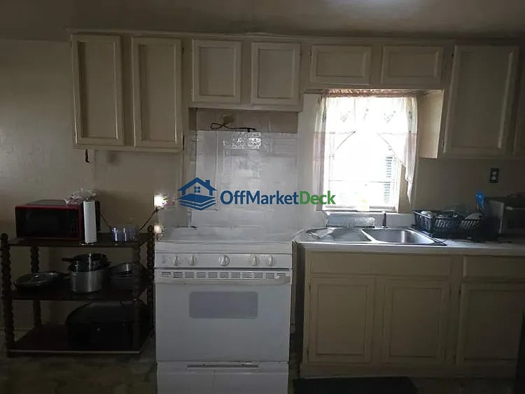 Off-market house in Foley, Alabama — 3 beds, 2 baths, $85,000 — photo 3 of 8