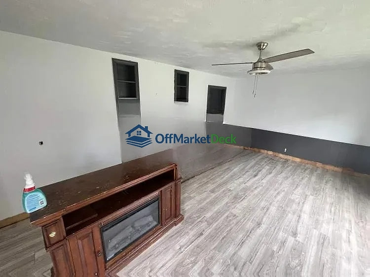 Off-market house in Bristol, Tennessee — 3 beds, 1 bath, $103,000 — photo 6 of 8