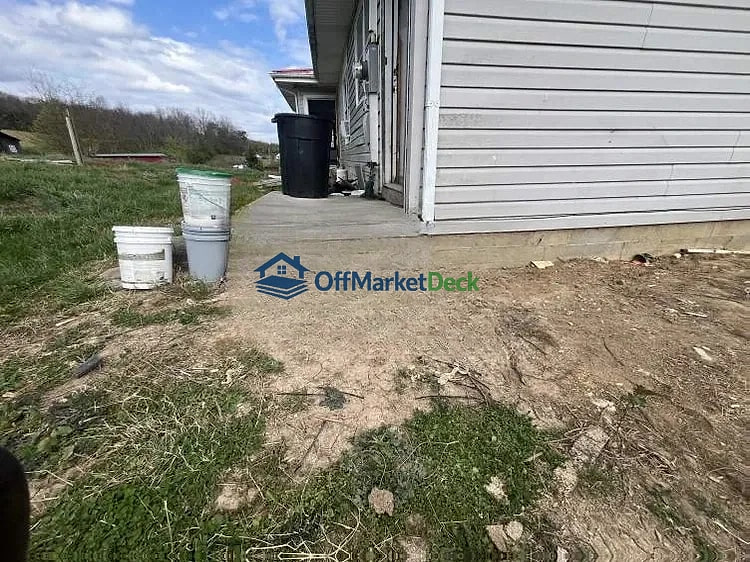 Off-market house in Bristol, Tennessee — 3 beds, 1 bath, $103,000 — photo 5 of 8