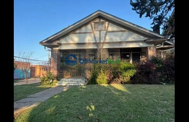 Off-market house in Dallas, Texas — 2 beds, 2 baths, $420,000