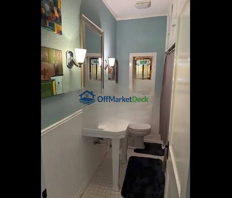 Off-market house in Dallas, Texas — 2 beds, 2 baths, $420,000 — photo 5 of 8