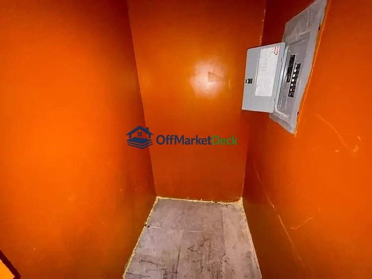 Off-market house in Indianapolis, Indiana — 3 beds, 1 bath, $60,000 — photo 5 of 8
