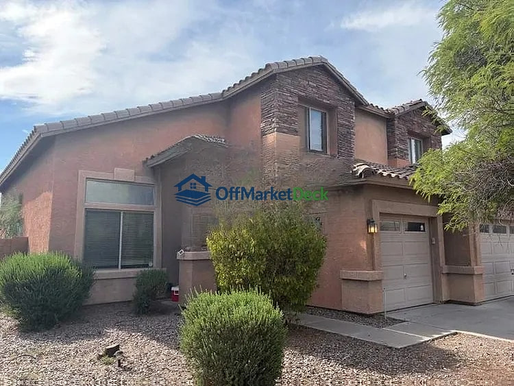 Off-market house in Phoenix, Arizona — 4 beds, 2.5 baths, $345,000 — photo 2 of 8