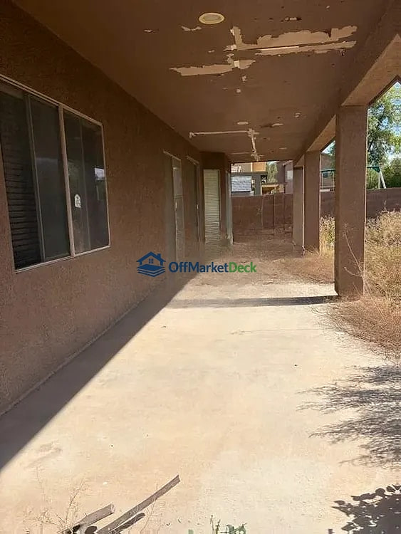 Off-market house in Phoenix, Arizona — 4 beds, 2.5 baths, $345,000 — photo 7 of 8