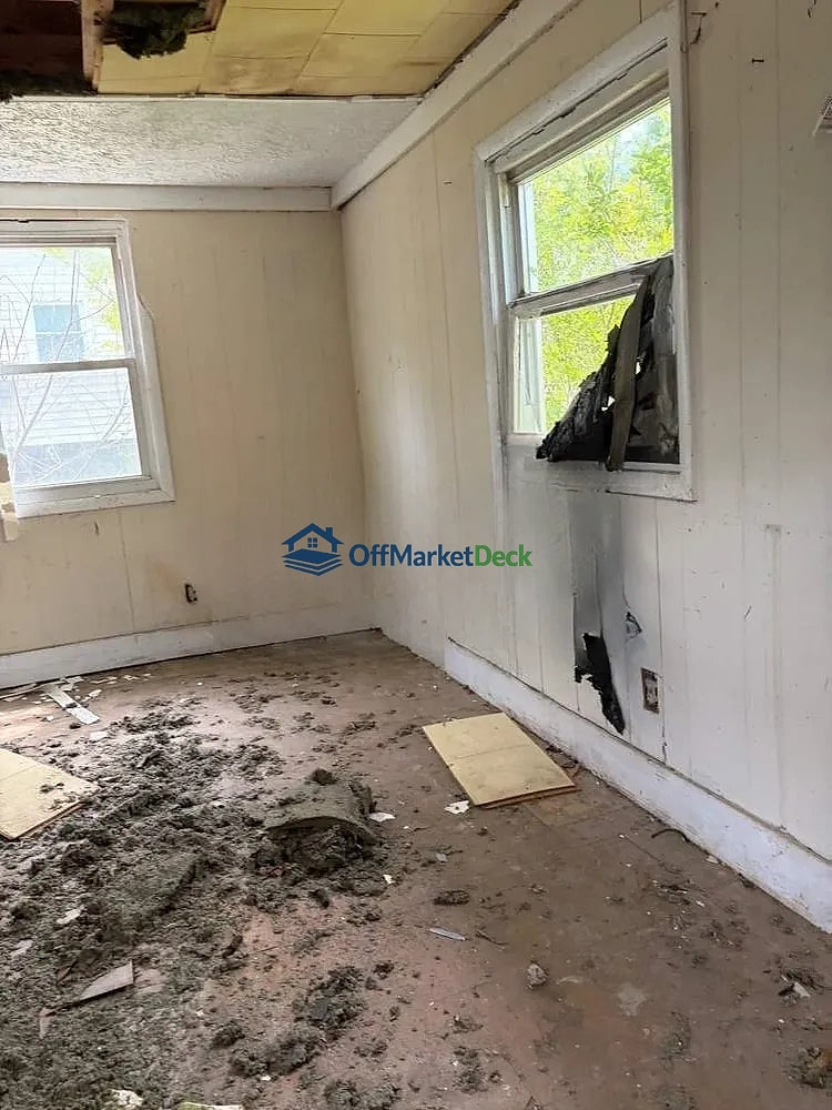 Off-market house in Claremont, North Carolina — 3 beds, 1 bath, $30,000 — photo 6 of 8