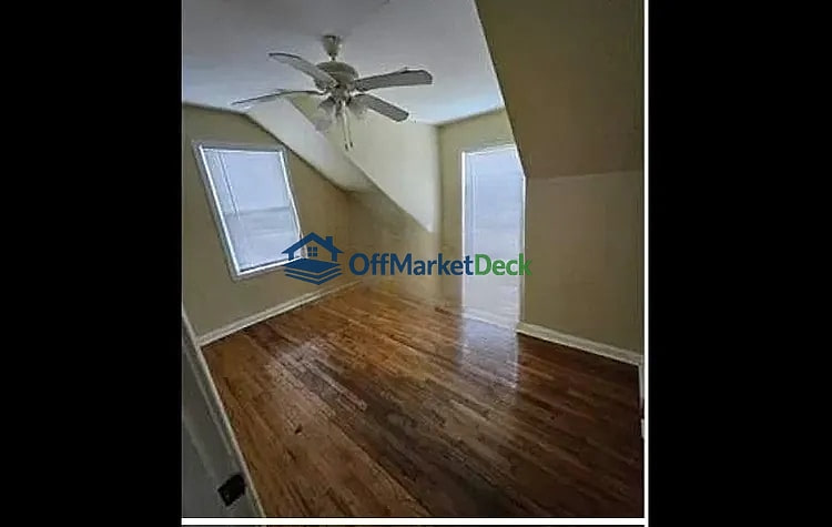 Off-market house in Atlanta, Georgia — 5 beds, 4 baths, $265,000 — photo 2 of 6