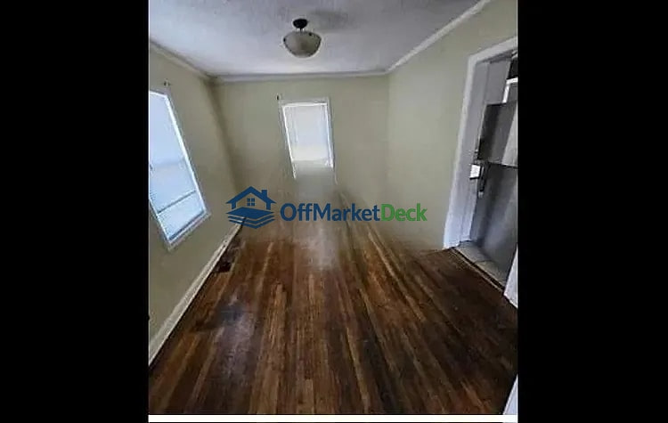 Off-market house in Atlanta, Georgia — 5 beds, 4 baths, $265,000 — photo 5 of 6