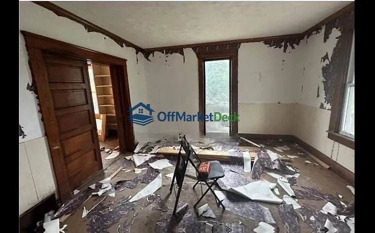 Off-market house in New Castle, Pennsylvania — 3 beds, 1 bath, $18,000 — photo 4 of 7