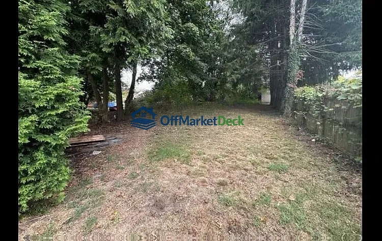 Off-market house in New Castle, Pennsylvania — 3 beds, 1 bath, $18,000 — photo 7 of 7