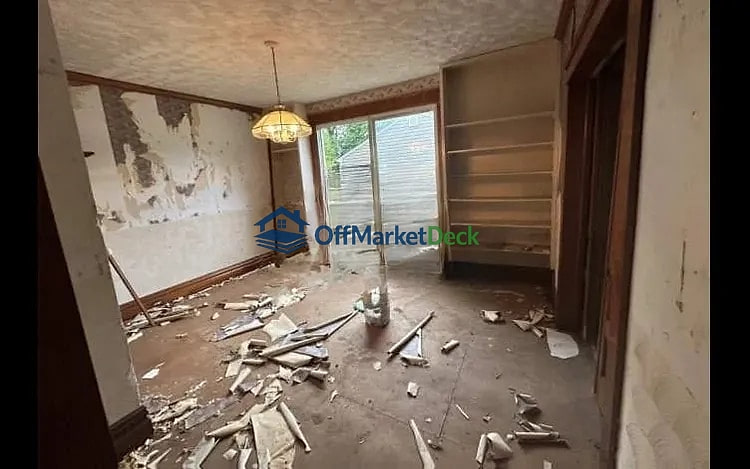 Off-market house in New Castle, Pennsylvania — 3 beds, 1 bath, $18,000 — photo 6 of 7