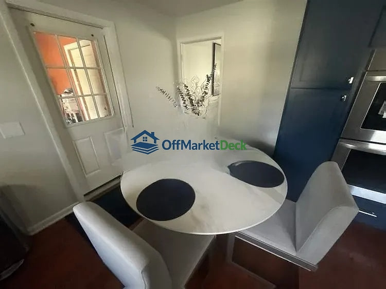 Off-market house in Indianapolis, Indiana — 3 beds, 1 bath, $194,990 — photo 6 of 8