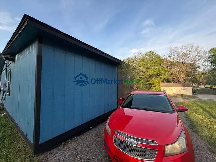 Off-market house in Brownsville, Tennessee — 2 beds, 1 bath, $64,400 — photo 4 of 8
