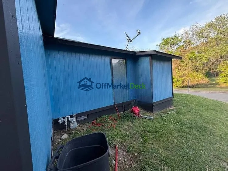 Off-market house in Brownsville, Tennessee — 2 beds, 1 bath, $64,400 — photo 5 of 8