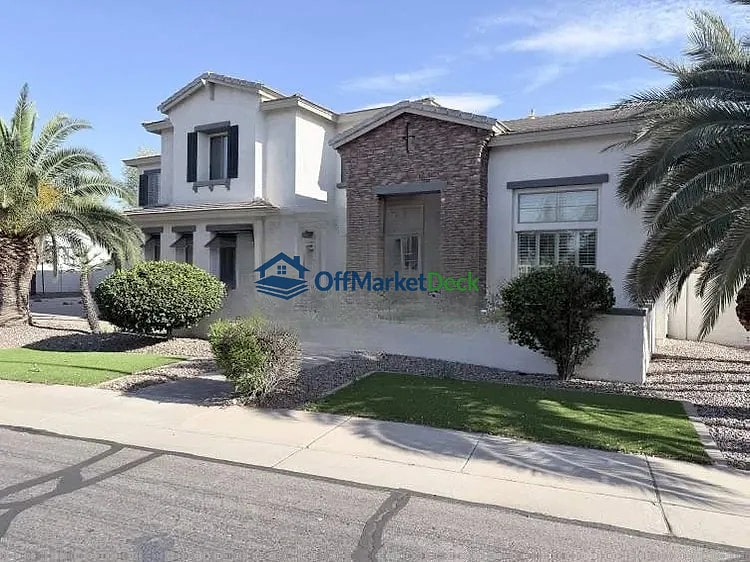 Off-market house in Chandler, Arizona — 5 beds, 4 baths, $825,000 — photo 2 of 8
