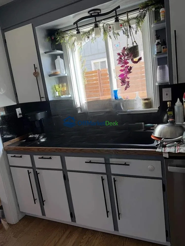 Off-market house in Denver, Colorado — 3 beds, 2 baths, $490,000 — photo 5 of 8
