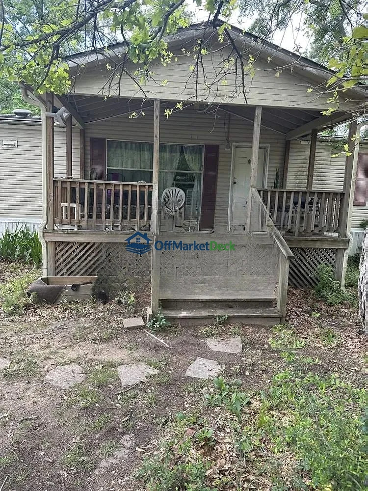Off-market house in Magnolia, Texas — 5 beds, 2 baths, $175,000 — photo 4 of 8