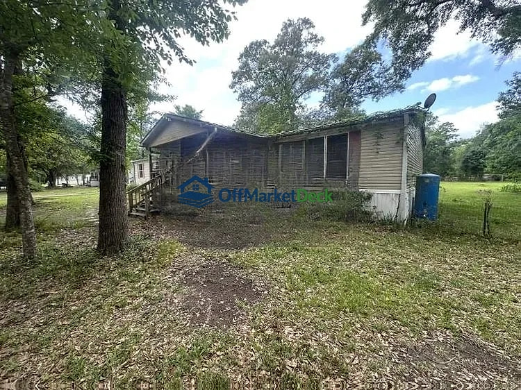 Off-market house in Magnolia, Texas — 5 beds, 2 baths, $175,000 — photo 8 of 8