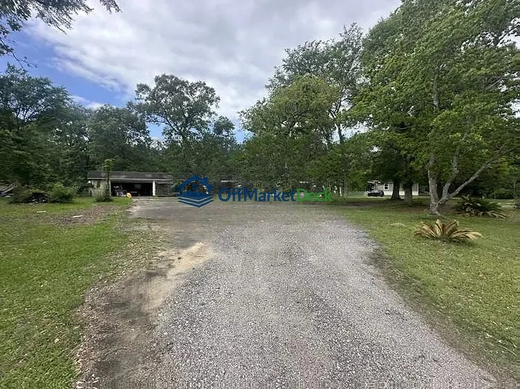 Off-market house in Magnolia, Texas — 5 beds, 2 baths, $175,000 - Blurred background Image
