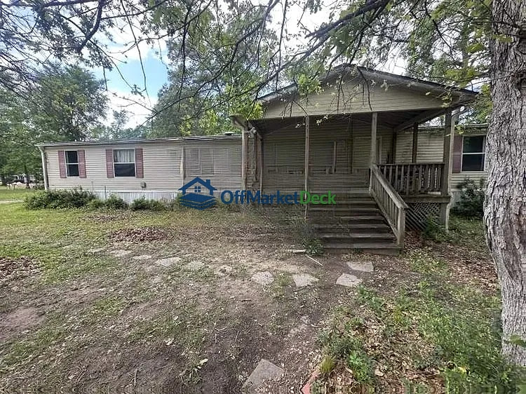 Off-market house in Magnolia, Texas — 5 beds, 2 baths, $175,000 — photo 5 of 8