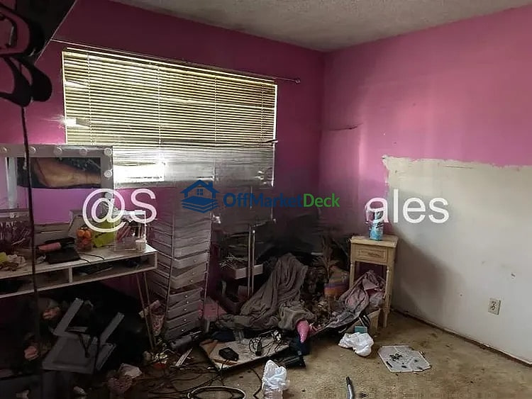 Off-market house in Stockton, California — 3 beds, 1.5 baths, $195,000 — photo 5 of 8