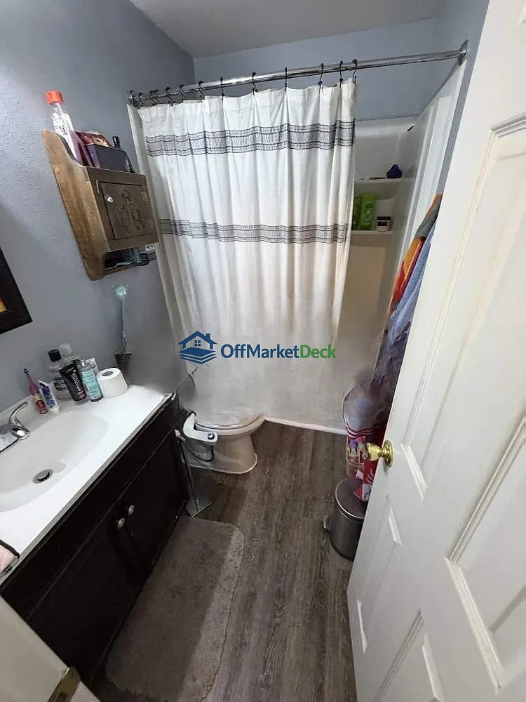 Off-market house in Aurora, Colorado — 4 beds, 2 baths, $339,000 — photo 7 of 8