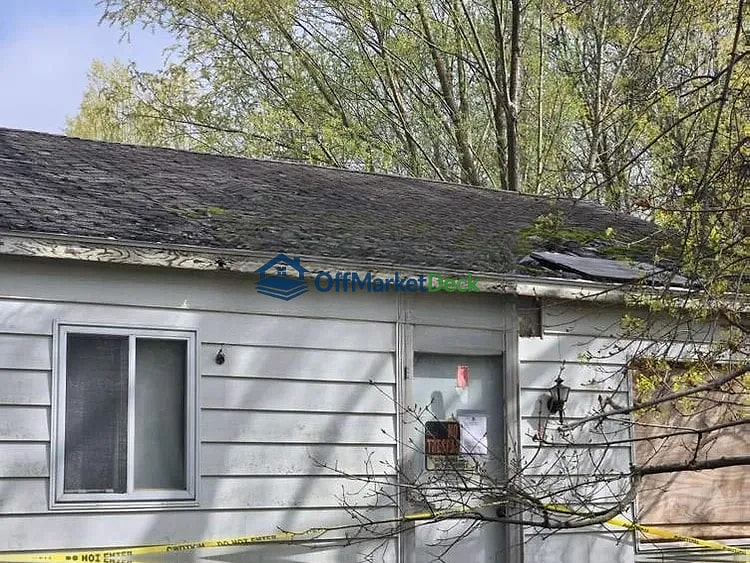 Off-market house in Lansing, Michigan — 3 beds, 1 bath, $27,000 — photo 7 of 8