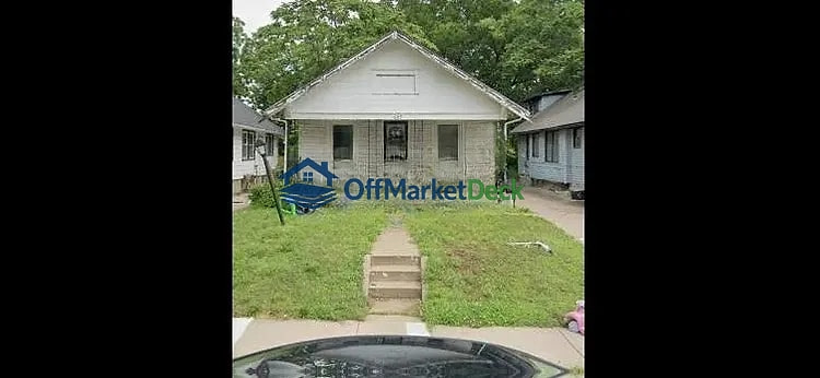 Off-market house in Kansas City, Missouri — 4 beds, 2 baths, $90,000 — photo 3 of 3