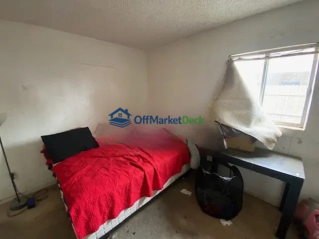 Off-market house in Phoenix, Arizona — 4 beds, 2.5 baths, $249,990 — photo 7 of 8
