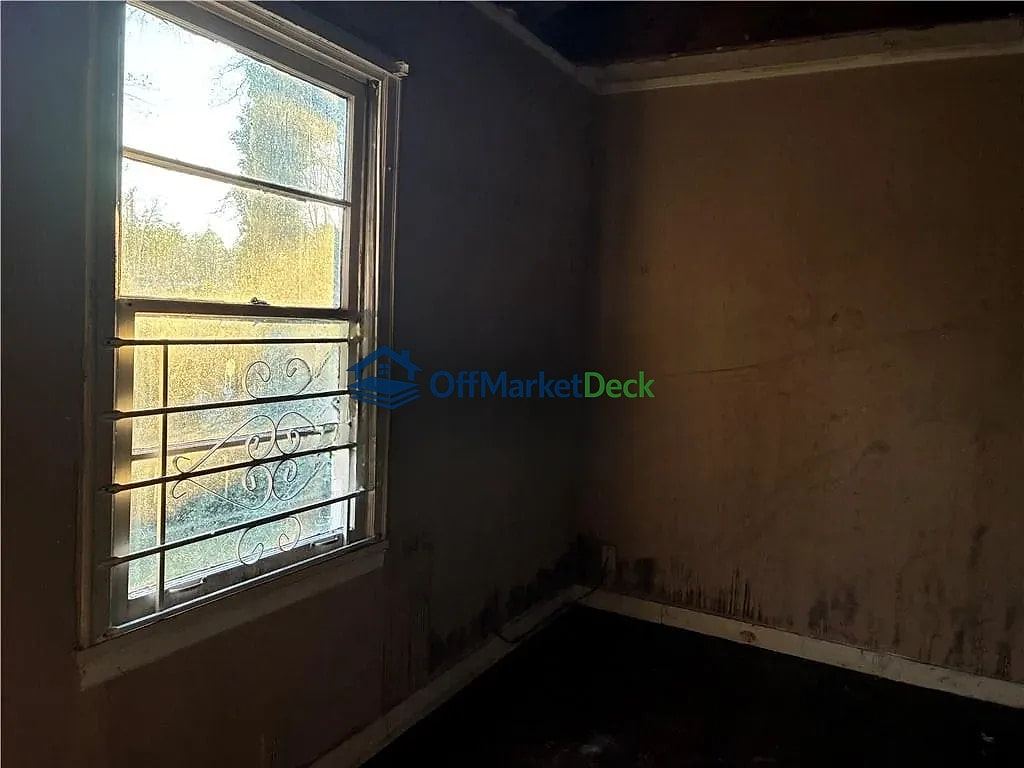 Off-market house in Griffin, Georgia — 4 beds, 2 baths, $90,000 — photo 6 of 8