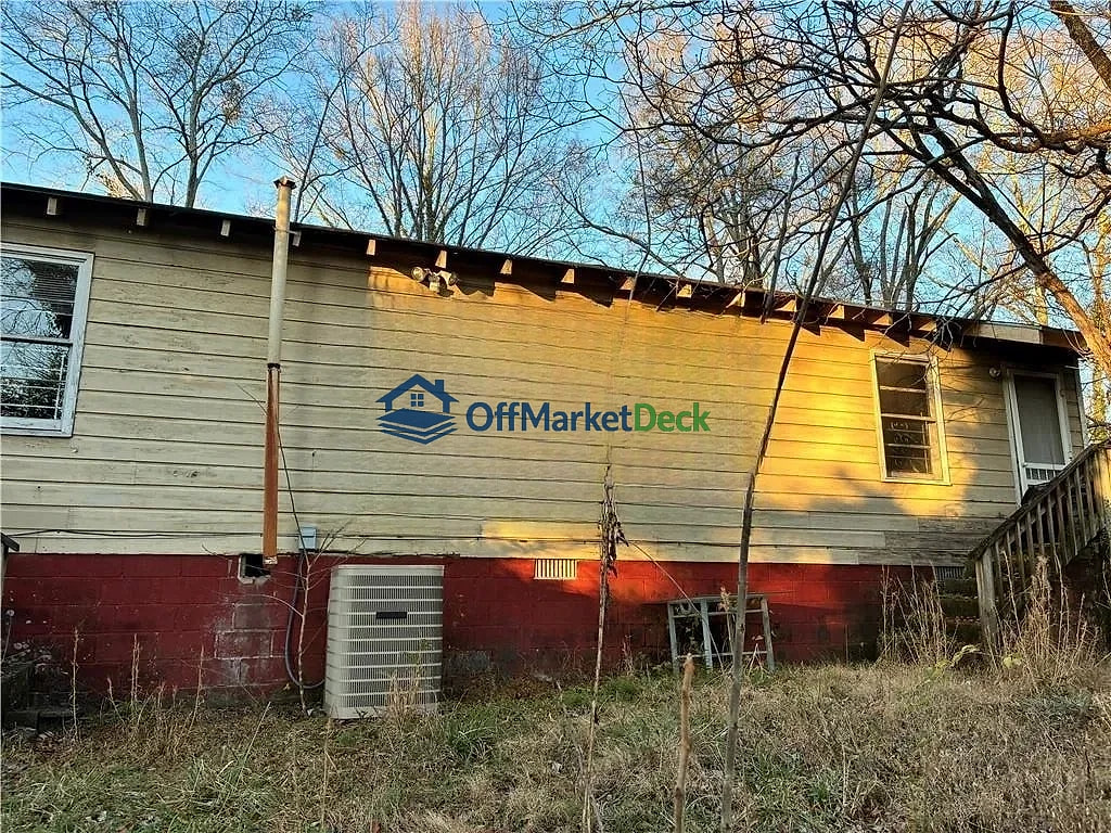 Off-market house in Griffin, Georgia — 4 beds, 2 baths, $90,000 — photo 4 of 8