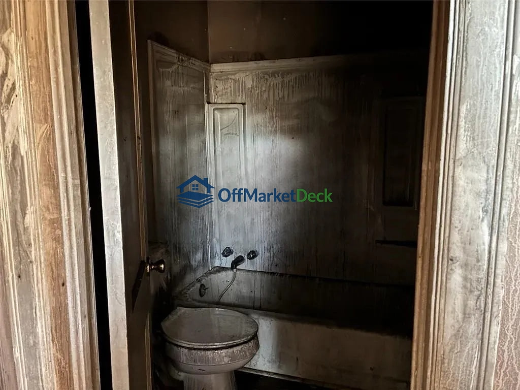 Off-market house in Griffin, Georgia — 4 beds, 2 baths, $90,000 — photo 5 of 8