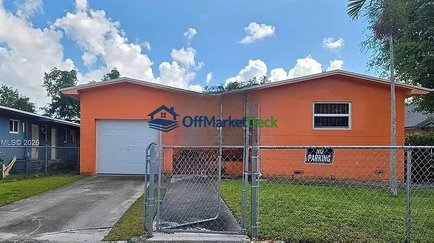 Off-market house in Miami, Florida — 3 beds, 2 baths, $440,900 — photo 2 of 3