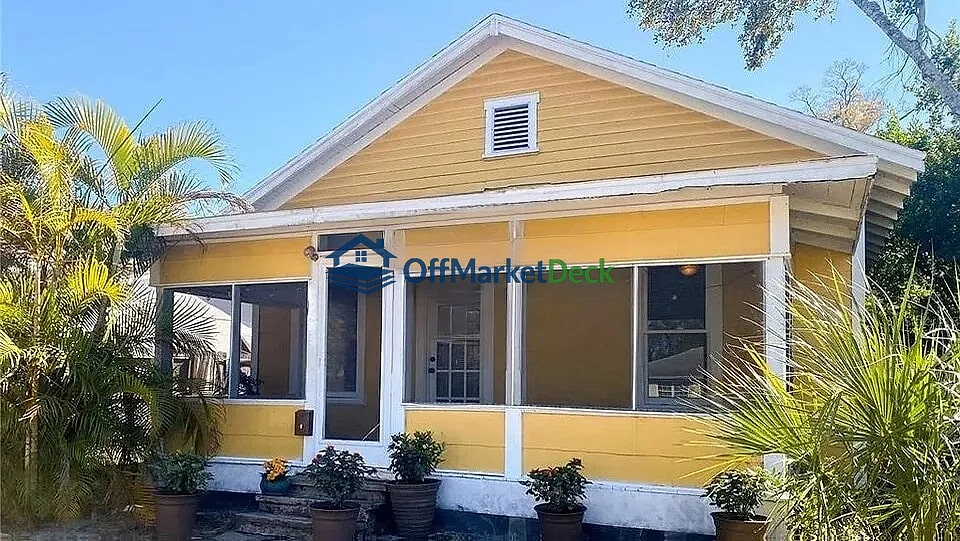 Off-market house in St. Petersburg, Florida — 3 beds, 1 bath, $309,900 — photo 3 of 3