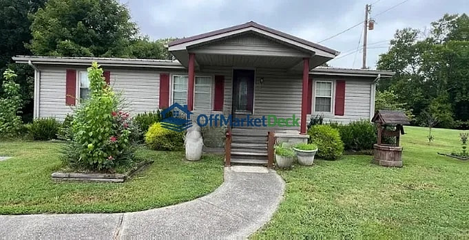Off-market house in Williamsburg, Kentucky — 3 beds, 2 baths, $155,997 — photo 3 of 3
