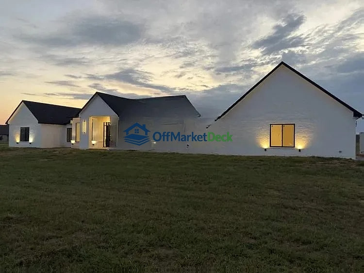 Off-market house in Sanger, Texas — 5 beds, 3.5 baths, $680,000 — photo 6 of 8