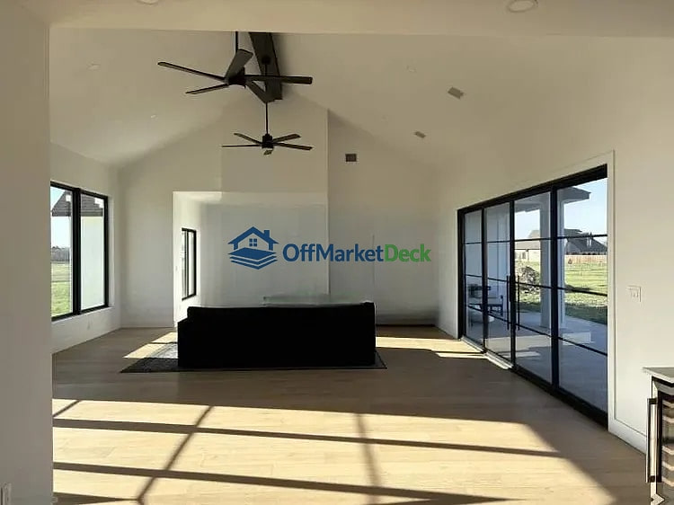 Off-market house in Sanger, Texas — 5 beds, 3.5 baths, $680,000 — photo 8 of 8