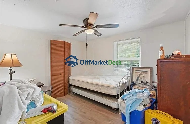 Off-market house in Emory, Texas — 3 beds, 2 baths, $40,000 — photo 5 of 8