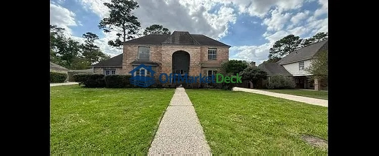 Off-market house in Houston, Texas — 3 beds, 2.5 baths, $285,000 — photo 5 of 8