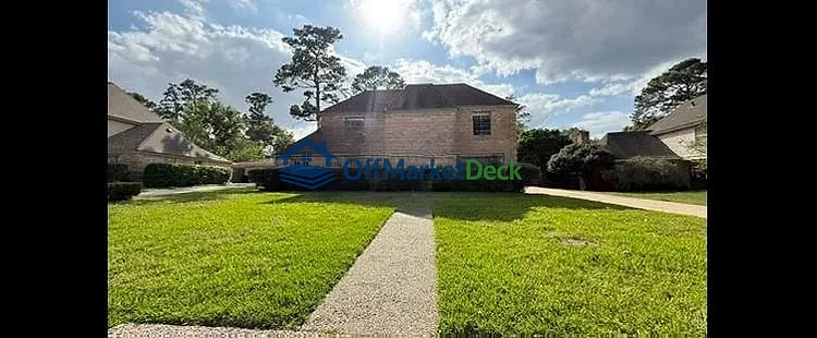 Off-market house in Houston, Texas — 3 beds, 2.5 baths, $285,000 — photo 7 of 8