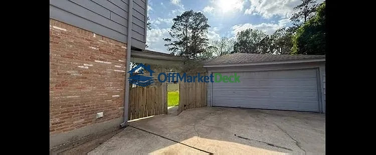 Off-market house in Houston, Texas — 3 beds, 2.5 baths, $285,000 — photo 3 of 8